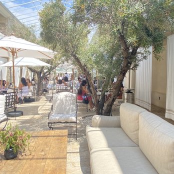 Cara Hotel - Patio - Hotels Near Me - Los Angeles, California