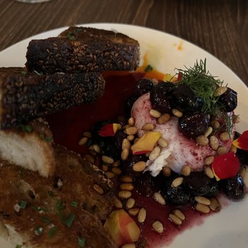 Blue Ridge Kitchen - Burrata under blueberries with toast - sorry for the terrible picture but it was delicious - Southern Near Me - Sebastopol, California Blue Ridge Kitchen - Burrata under blueberries with toast - sorry for the terrible picture but it was delicious - Southern Near Me - Sebastopol, California