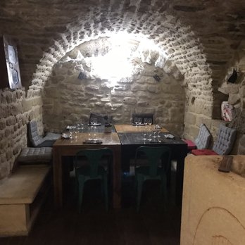 Le Nulle Part Ailleurs - Downstairs. - Wine Bars Near Me - Sommières, 30 Le Nulle Part Ailleurs - Downstairs. - Wine Bars Near Me - Sommières, 30