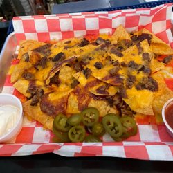 M and M's Taphouse - Brisket nachos