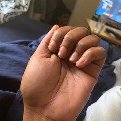 Le's Nails & Spa - My left hand she damage badly I can't my nails done like I always do every few weeks because of her damage I want to sue