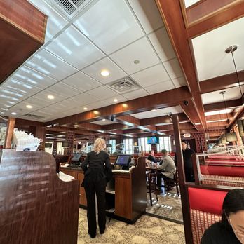 Bridgewater Diner - Inside - Diners Near Me - Bridgewater, New Jersey