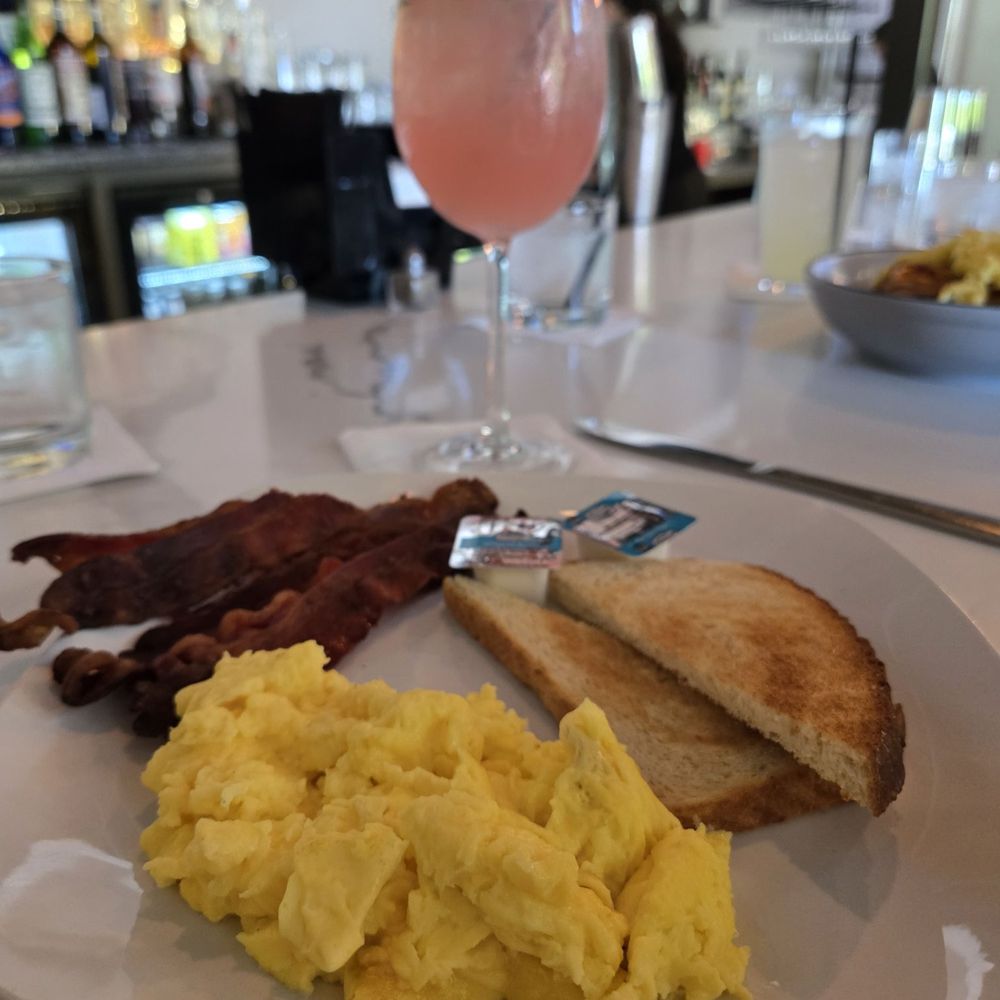 Pumpernickels - The Ordinary....2 eggs, choice of meat and toast - American Near Me - Saugatuck, Michigan