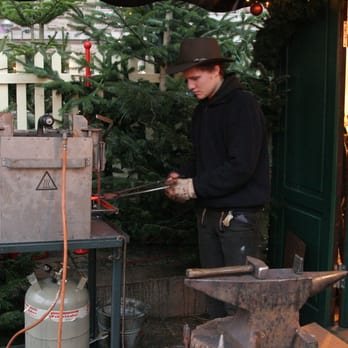 Weihnachtsmarkt Rathausmarkt - Christmas Markets Near Me - Hamburg, HH