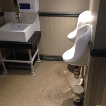 King Harry - Mens - Notice the urine puddles - Pubs Near Me - St Albans, HRT