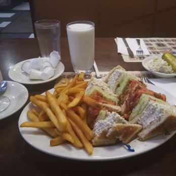 River View Diner - Ho hum chicken salad club sandwich - Diners Near Me - North Bergen, New Jersey
