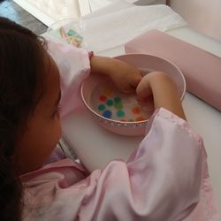 Glamorous Girls - Mani time!