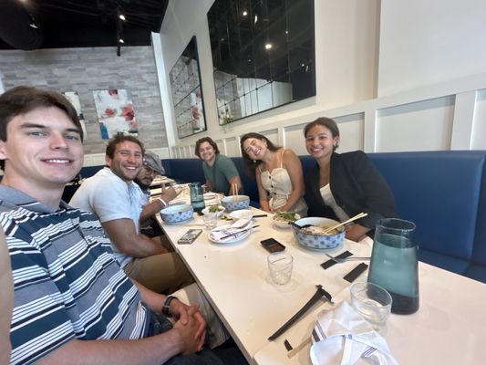 Lee’s Kitchen + Cocktails by null