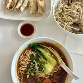 Ilha Formosa - Potstickers, beef noodles, sesame noodles - Taiwanese Near Me - Dusseldorf, NW Ilha Formosa - Potstickers, beef noodles, sesame noodles - Taiwanese Near Me - Dusseldorf, NW