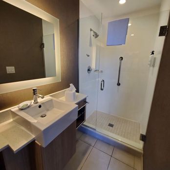 SpringHill Suites by Marriott Montgomery Downtown - Bathroom - Hotels Near Me - Montgomery, Alabama SpringHill Suites by Marriott Montgomery Downtown - Bathroom - Hotels Near Me - Montgomery, Alabama