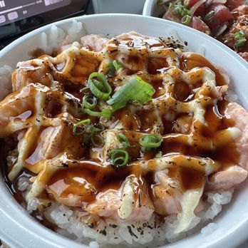 Domo Cafe Kahala - Seared salmon poke bowl. - Sushi Bars Near Me - Honolulu, Hawaii Domo Cafe Kahala - Seared salmon poke bowl. - Sushi Bars Near Me - Honolulu, Hawaii