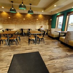 Halal Wings Plus - Inside/seating
