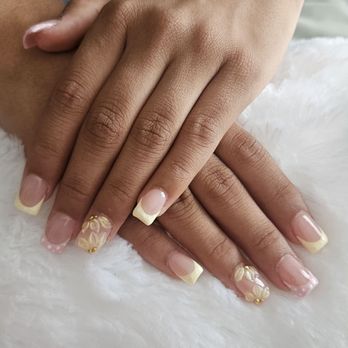 Lux Spa & Nails - Nail Salons Near Me - Chula Vista, California