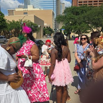 Tea Around Town - Bus Tours Near Me - Dallas, Texas
