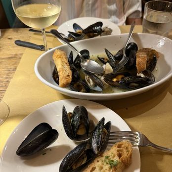 Old Bear - Mussels - Mediterranean Near Me - Rome, RM