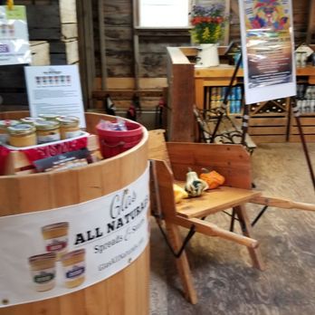 Brightonwoods Orchard - The cheese spread samples - Farmers Market Near Me - Burlington, Wisconsin