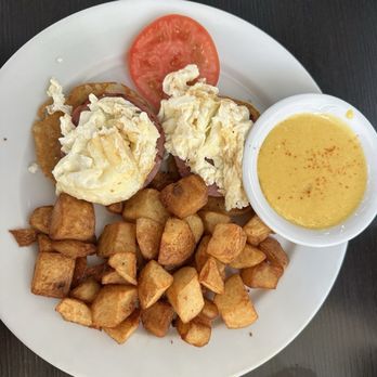 Bea Bea’s - Eggs Benedict: Egg whites, slice of tomato, grilled ham steak, breakfast potatoes, hollandaise sauce on the side, English muffin - Coffee & Tea Near Me - Glendale, California
