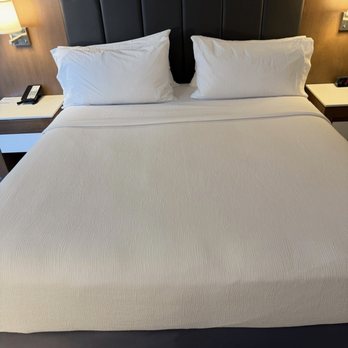 Holiday Inn - Hotels Near Me - Montreal, Quebec