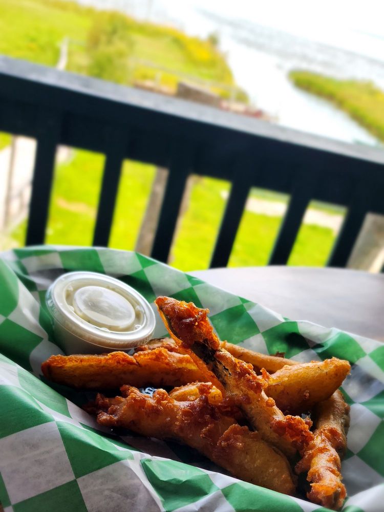 Pickles Bar & Grill Logo