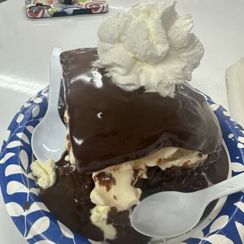 Funnel Cake Factory - Hot fudge sundae cake - Bakeries Near Me - Pigeon Forge, Tennessee