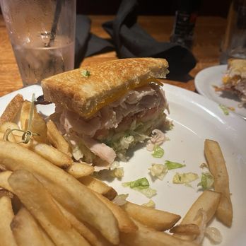 Glory Days Grill - Turkey BLT Sandwich - American Near Me - Burke, Virginia
