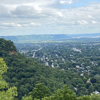 Grandad Bluff - Views - Recreation Centers Near Me - La Crosse, Wisconsin Grandad Bluff - Views - Recreation Centers Near Me - La Crosse, Wisconsin