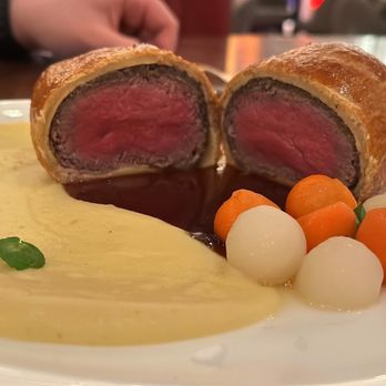 Gordon Ramsay Hell’s Kitchen - Beef wellington - Bars Near Me - Mashantucket, Connecticut Gordon Ramsay Hell’s Kitchen - Beef wellington - Bars Near Me - Mashantucket, Connecticut