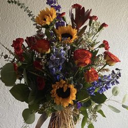 Ambar Tree Florist - Wildflowers and Roses