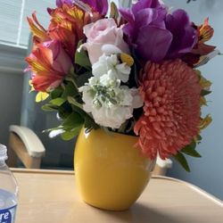 Genevieve's Flowers - Pretty delivery (first bouquet)