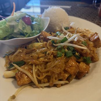 Elephant Cafe - Tofu Pad Thai Noodles - Thai Near Me - Lake Forest, California