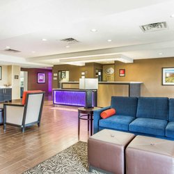 Comfort Suites Clinton near Presbyterian College