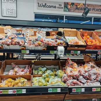 ALDI - a produce section of a grocery store - Grocery Near Me - Meadows Place, Texas