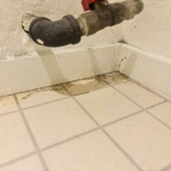 AR Cleaning Services - Baseboards and floors went uncleaned - Home Cleaning Near Me - Reno, Nevada