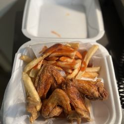 Wonkoos Food Factory - Wings & fries