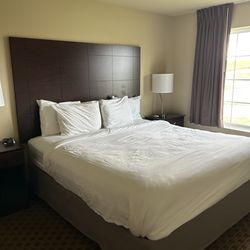 Cobblestone Inn & Suites - Avoca - King bed