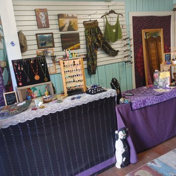 Mo's Eclectic Gifts and Apparel - Gift Shops Near Me - La Conner, Washington