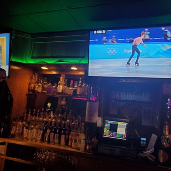 Skyline Restaurant & Banquet - Bar with tv - Italian Near Me - Windsor Locks, Connecticut Skyline Restaurant & Banquet - Bar with tv - Italian Near Me - Windsor Locks, Connecticut
