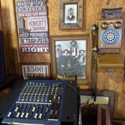Lucky Lou's Saloon