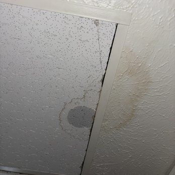 WatersEdge - AC won't get below 75 but there's plenty of leaks and water damage. - Apartments Near Me - Denton, Texas WatersEdge - AC won't get below 75 but there's plenty of leaks and water damage. - Apartments Near Me - Denton, Texas