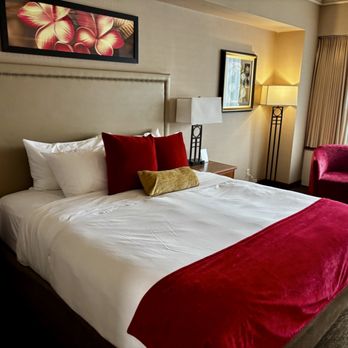Hotel Captain Cook - Bed - Hotels Near Me - Anchorage, Alaska Hotel Captain Cook - Bed - Hotels Near Me - Anchorage, Alaska