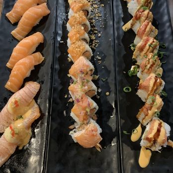 Kan Sushi - Salmon nigiri, snowflake salmon nigiri, spicy tuna shrimp roll, & Tom & Jerry roll - Sushi Bars Near Me - Honolulu, Hawaii