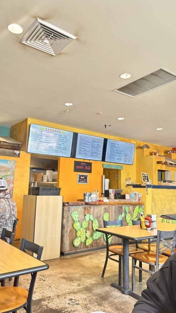 Senor Bob’s Burgers And Dogs