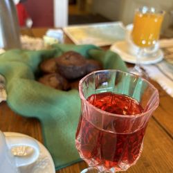 Black Lantern Bed & Breakfast - Homemade chocolate chip muffins and juice