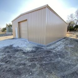 Raven Builders - Completed barn after Raven put on the siding, roof and gutters