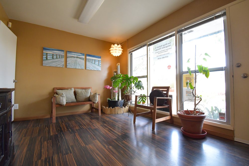 Kuba Uchi House of Massage Ocean Beach Logo