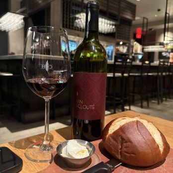 Cooper’s Hawk Winery & Restaurant - New American Near Me - Reston, Virginia