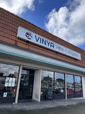 Vinya: vino + vinyasa by null