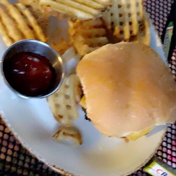Craftsman Table & Tap - Kids burger - Gastropubs Near Me - Middleton, Wisconsin