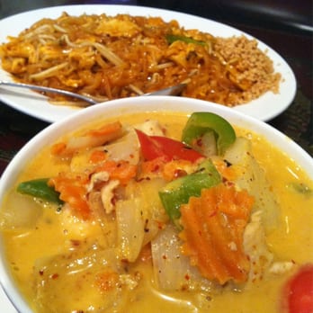 Tum Nak Thai - Chicken yellow curry. And pad thai - Thai Near Me - Mesa, Arizona Tum Nak Thai - Chicken yellow curry. And pad thai - Thai Near Me - Mesa, Arizona