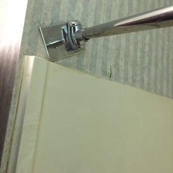 Super 8 by Wyndham Canton - Shower curtain rod broken /loose - Hotels Near Me - Canton, Mississippi